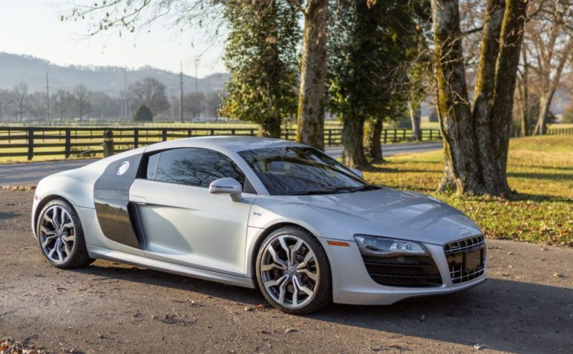 Silver R8 V10 Adds a Touch of Luxury to the Open Road