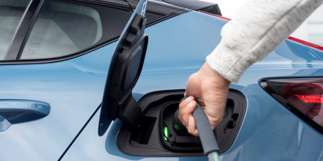 ‘Dual fuel’ owners opt for electric over ICE for most journeys
